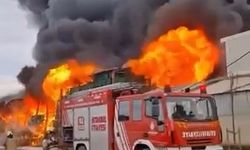 Esenyurt'ta bir zincir market deposunda yangın çıktı. Olay yerine çok sayıda itfaiye ekibi sevk edildi.
