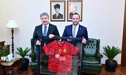 Eskişehirspor yönetimi, Vali Yılmaz'ı ziyaret etti