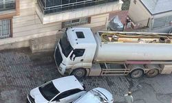 Freni boşalan akaryakıt tankerinin 8 aracı hurdaya çevirdiği anlar güvenlik kamerasında