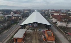 Fuar alanı ve tuhafiyeciler pazaryerinde yoğun tempo