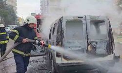 Gaziantep'te ticari araç alev alev yandı