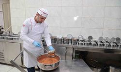 Gebze'deki aşevinden ayda 7 bin 800 öğün sıcak yemek