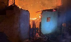 Gece yarısı çıkan yangında 1 ev kullanılamaz hale geldi