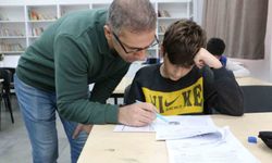 Gönüllü öğretmenler tatilde LGS'ye hazırlanan öğrencilere destek veriyor