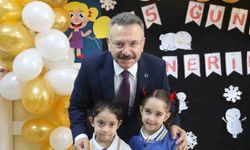 Görevi bugün sona eren Vali Aksoy'u 'Bir çocuk sevdim' isimli şarkısıyla uğurladılar