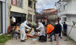 Görükle'de iki katlı çöp evden 9 kamyon çöp çıktı