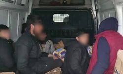 Hendek'te minibüs kasasındaki göçmenleri polis yakaladı