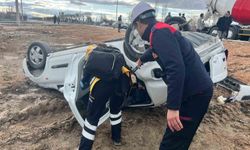 Hurdaya dönen araçta kazayı şans eseri yaralı atlattı