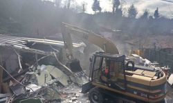 İBB Üsküdar'da yapı kayıt belgesi bulunan binayı yıktı, aile sokakta kaldı