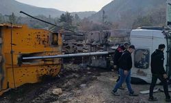 İskenderun'da devrilen hafriyat kamyonunun sürücüsü yaralandı