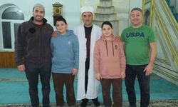 İstanbullu sevimli ikizler Burhaniye' ye tatile geldi