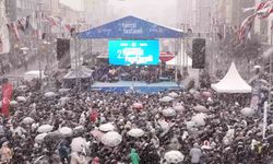 İstanbullular eksi derecede kar altında horon teptiler