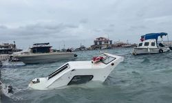 İzmir'de fırtına ve dev dalgalar tekneleri batırdı