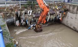 İzmir'de kuvvetli yağış alarmı: Bin 310 personel, 342 araç ve 200 pompa ile sahada