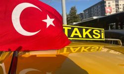 İzmir'de taksicilerden Türk bayraklı konvoy