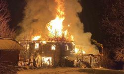 Karabük'te iki katlı ahşap ev küle döndü