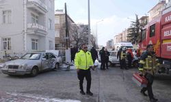 Karaman'da iki otomobilin karıştığı kazada karı koca yaralandı