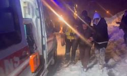 Kars'ta ekipler kar engelini aşarak hasta vatandaşa ulaştı