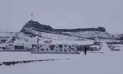 Kars'ta okullar tatil edildi, uçak seferleri iptal!