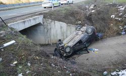 Kastamonu'da hafif ticari araç şarampole uçtu: 1 ölü