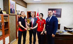 Kaymakam Abay, şampiyonlar ile bir araya geldi