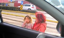 Kışın çıplak bacaklarla dilenen çocukların hali yürek burktu