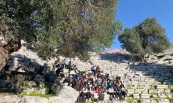 Köyceğiz Ortaokulu öğrencileri Kaunos Antik Tiyatro'da şiir okudu