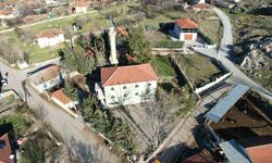 Köyün tek camisinin bir kısmı ve avlusu icradan satılığa çıkarıldı