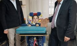 Kütahya İl Müftülüğünden evinde eğitim gören hasta öğrenciye anlamlı ziyaret