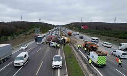 Kuzey Marmara Otoyolu'nda hafriyat kamyonu yan yattı