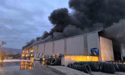 Lastik deposu alevlere teslim oldu