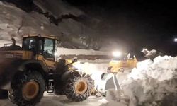 Macahel Geçidi'nde karla mücadele 10 gündür gece gündüz sürüyor