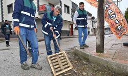 Manisa'da ekipler yağışa karşı sahada