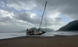 Marmaris'te şiddetli fırtına ve sağanak yağış etkili oluyor