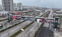 Menderes Bulvarındaki modern yaya üst geçidi açılıyor