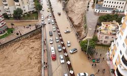 Mersin'de ekipler sel mesaisinde