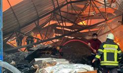 Mersin'de plastik ham madde deposunda yangın: Çok sayıda itfaiye ekibi müdahale ediyor