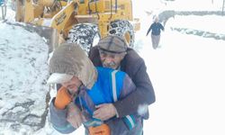 Muş'ta kapalı köy yollarında mahsur kalan hastalar ekiplerce kurtarıldı