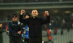 Okan Buruk, taraftarlara 3'lü çektirdi