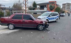 Osmaniye'de otomobille çarpışan motosiklet kanala düştü: 2 yaralı