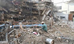 Pakistan'daki AVM yangınında can kaybı 60'a yükseldi