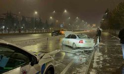 Pert olan otomobilden burnu kanamadan çıktı