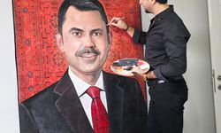 Ressam çift, Bakan Kurum'u halıya resmetti