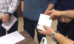 Sağlık çalışanı bulduğu parayı hasta yakınlarına teslim etti