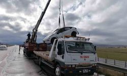 Şarampole devrilen Tesla'da 2 kişi yaralandı