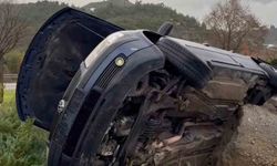 Söke'de otomobil refüje devrildi: 2 yaralı