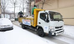 Sultangazi Belediyesi'nin kar mesaisi sürüyor
