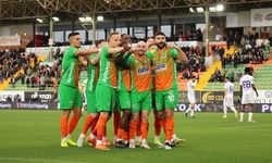 Trendyol Süper Lig: Corendon Alanyaspor: 1 - Eyüpspor: 0 (İlk yarı)