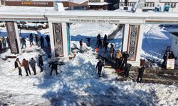 Tunceli Belediyesi karla mücadele çalışmalarını sürdürüyor