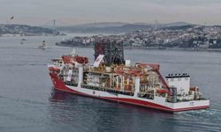 Türk sondaj gemisi Yıldırım İstanbul Boğazı'ndan geçti
